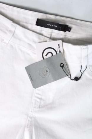 Γυναικείο παντελόνι Vero Moda, Μέγεθος L, Χρώμα Λευκό, Τιμή 27,84 €