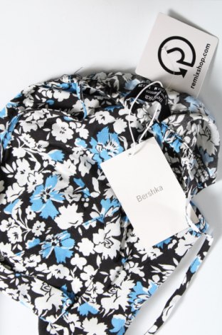 Γυναικείο αμάνικο μπλουζάκι Bershka, Μέγεθος M, Χρώμα Πολύχρωμο, Τιμή 3,57 €