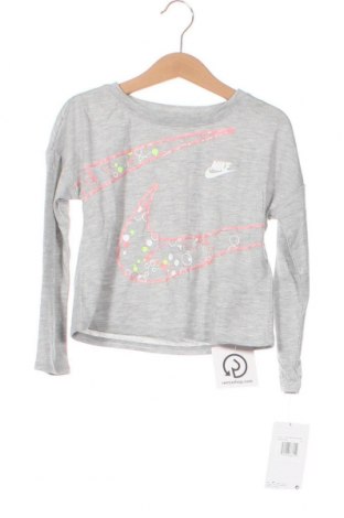 Детска блуза Nike, Размер 2-3y/ 98-104 см, Цвят Сив, Цена 69,00 лв.