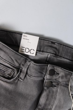 Męskie jeansy Edc By Esprit, Rozmiar S, Kolor Szary, Cena 41,74 zł