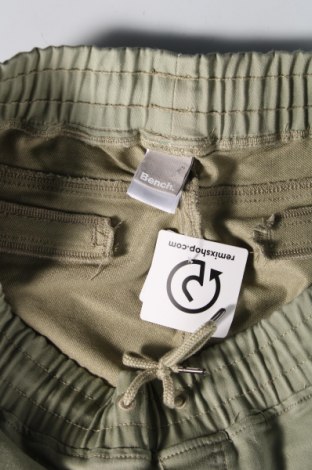 Мъжки къс панталон Bench, Размер L, Цвят Зелен, Цена 58,00 лв.
