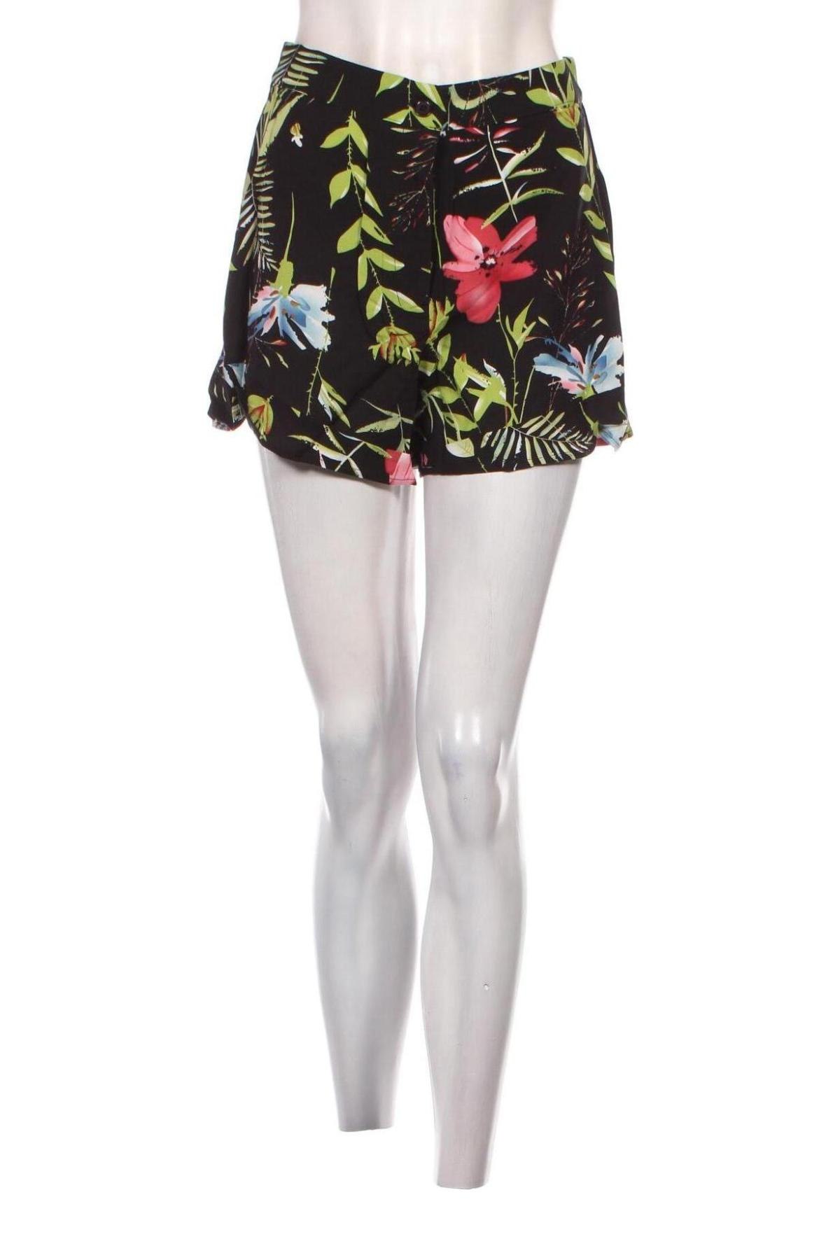 Γυναικείο κοντό παντελόνι Urban Classics, Μέγεθος S, Χρώμα Πολύχρωμο, Τιμή 4,12 €