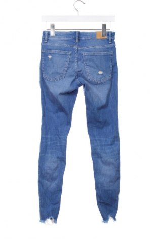 Damskie jeansy Bershka, Rozmiar S, Kolor Niebieski, Cena 43,99 zł