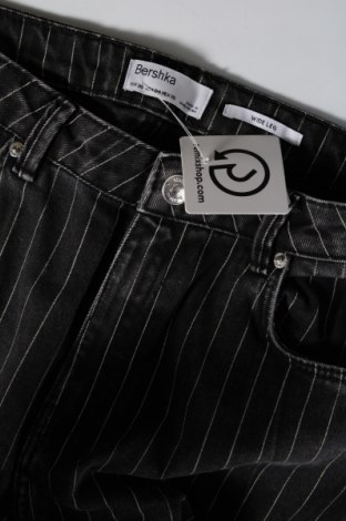 Γυναικείο Τζίν Bershka, Μέγεθος S, Χρώμα Μαύρο, Τιμή 15,00 €