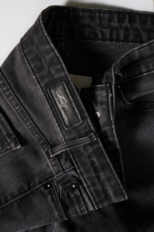 Γυναικείο Τζίν Levi's, Μέγεθος M, Χρώμα Μαύρο, Τιμή 27,49 €