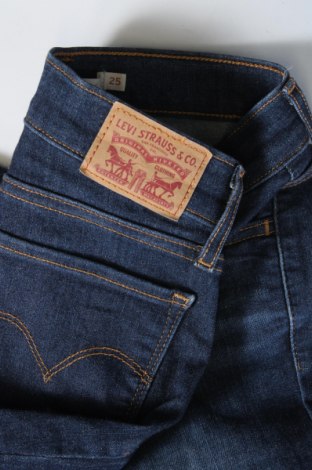 Γυναικείο Τζίν Levi's, Μέγεθος XS, Χρώμα Μπλέ, Τιμή 11,99 €