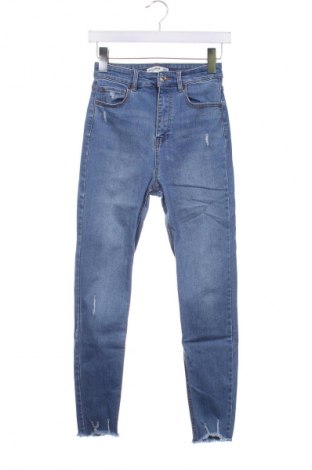 Damskie jeansy Pull&Bear, Rozmiar XS, Kolor Niebieski, Cena 43,99 zł