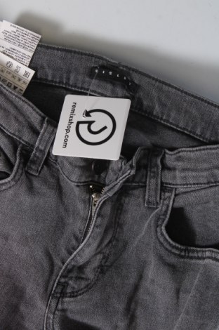 Damskie jeansy Sisley, Rozmiar XS, Kolor Szary, Cena 122,99 zł