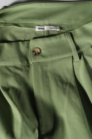 Pantaloni scurți de femei Sinsay, Mărime S, Culoare Verde, Preț 38,99 Lei