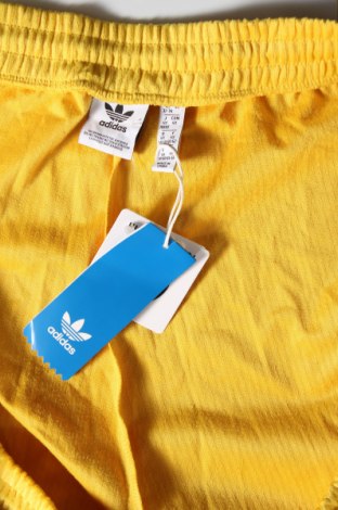 Дамско спортно долнище Adidas Originals, Размер 4XL, Цвят Жълт, Цена 93,09 лв.