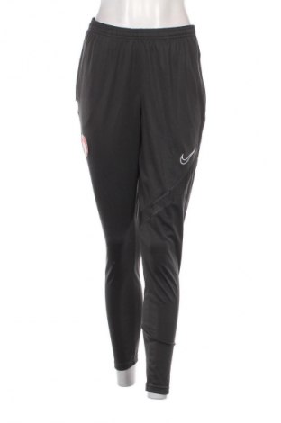 Pantaloni trening de femei Nike, Mărime M, Culoare Gri, Preț 94,99 Lei