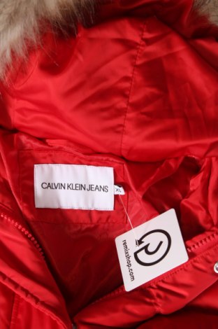 Γυναικείο μπουφάν Calvin Klein Jeans, Μέγεθος XS, Χρώμα Κόκκινο, Τιμή 80,00 €