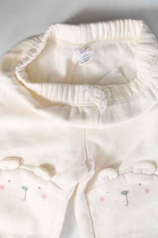 Παιδικό παντελόνι Gap Baby, Μέγεθος 9-12m/ 74-80 εκ., Χρώμα Λευκό, Τιμή 7,99 €