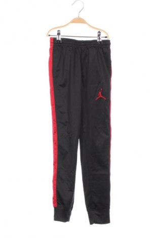 Детско спортно долнище Air Jordan Nike, Размер 7-8y/ 128-134 см, Цвят Черен, Цена 23,49 лв.