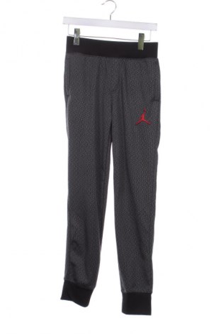 Kinder Sporthose Air Jordan Nike, Größe 12-13y/ 158-164 cm, Farbe Grau, Preis € 16,37