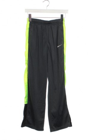 Dětské tepláky Nike, Velikost 11-12y/ 152-158 cm, Barva Vícebarevné, Cena  599,00 Kč