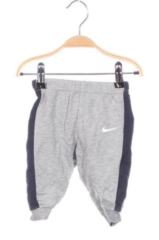 Kinder Sporthose Nike, Größe 3-6m/ 62-68 cm, Farbe Grau, Preis € 4,99