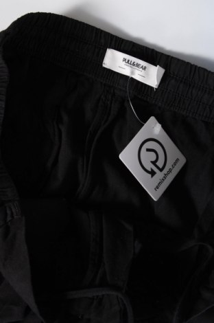 Pantaloni scurți de bărbați Pull&Bear, Mărime XL, Culoare Negru, Preț 59,99 Lei