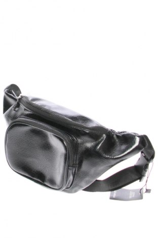 Saszetka do pasa Piazza Italia, Kolor Czarny, Cena 32,99 zł