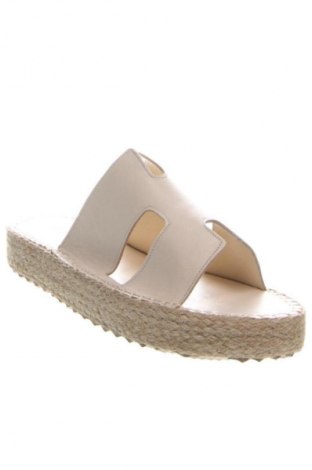 Чехли RunnerBoss, Размер 39, Цвят Бежов, Цена 50,99 лв.