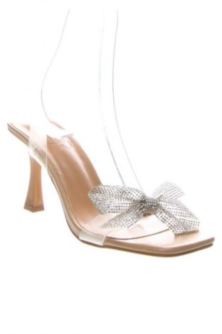 Чехли Unbranded, Размер 37, Цвят Бежов, Цена 32,47 лв.