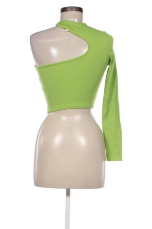 Дамска блуза Bershka, Размер M, Цвят Зелен, Цена 25,00 лв.