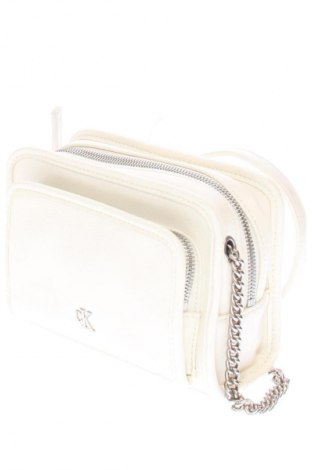 Дамска чанта Calvin Klein, Цвят Екрю, Цена 137,99 лв.