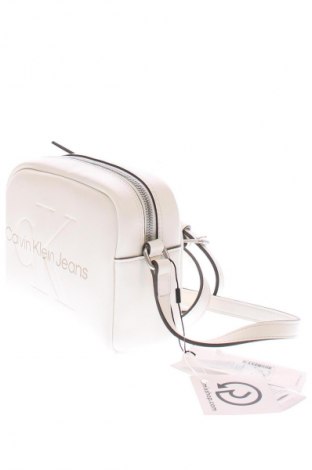 Дамска чанта Calvin Klein Jeans, Цвят Бежов, Цена 119,99 лв.