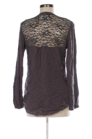 Дамска риза Edc By Esprit, Размер S, Цвят Сив, Цена 13,99 лв.