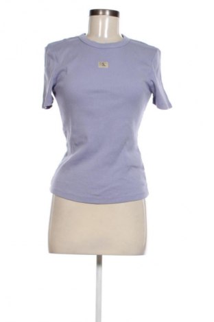 Damen T-Shirt Calvin Klein Jeans, Größe M, Farbe Lila, Preis 23,99 €
