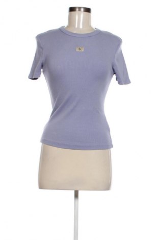 Γυναικείο t-shirt Calvin Klein Jeans, Μέγεθος S, Χρώμα Βιολετί, Τιμή 39,99 €