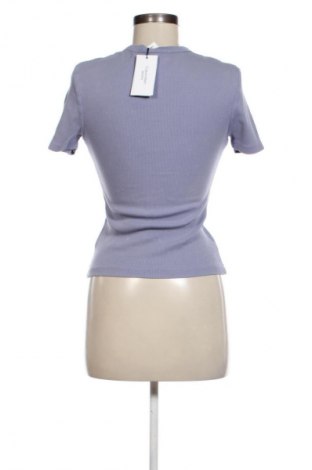 Γυναικείο t-shirt Calvin Klein Jeans, Μέγεθος S, Χρώμα Βιολετί, Τιμή 39,99 €