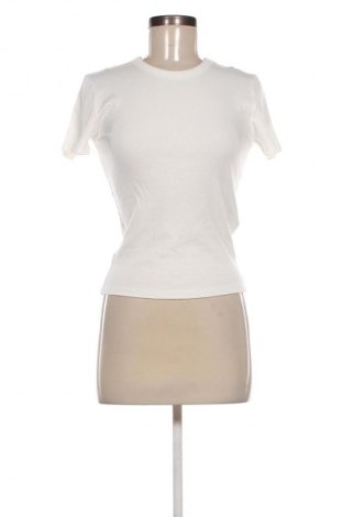 Дамска тениска ONLY, Размер M, Цвят Бял, Цена 31,99 лв.