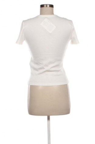 Дамска тениска ONLY, Размер M, Цвят Бял, Цена 31,99 лв.