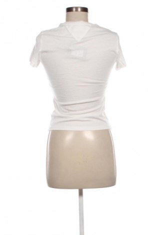 Tricou de femei Tommy Jeans, Mărime S, Culoare Alb, Preț 195,99 Lei