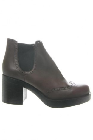 Damen Stiefeletten Alesya, Größe 40, Farbe Braun, Preis € 135,55