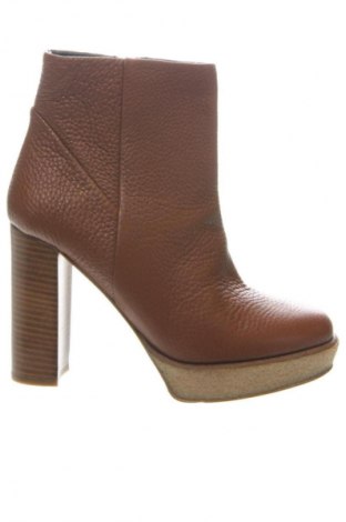 Дамски боти Hugo Boss, Размер 37, Цвят Кафяв, Цена 418,37 лв.