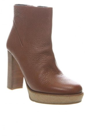 Дамски боти Hugo Boss, Размер 37, Цвят Кафяв, Цена 418,37 лв.