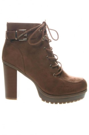 Дамски боти New Look, Размер 40, Цвят Кафяв, Цена 76,25 лв.