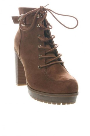 Дамски боти New Look, Размер 40, Цвят Кафяв, Цена 76,25 лв.