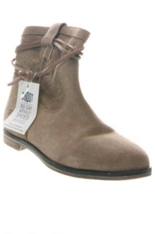 Дамски боти Shoot, Размер 37, Цвят Бежов, Цена 172,00 лв.