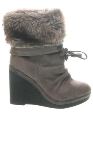 Дамски боти Unbranded, Размер 35, Цвят Бежов, Цена 77,00 лв.