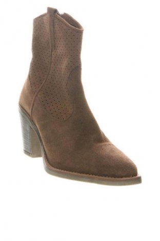 Дамски боти Unbranded, Размер 37, Цвят Кафяв, Цена 63,08 лв.