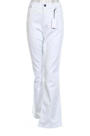 Дамски дънки Arizona, Размер XL, Цвят Бял, Цена 46,99 лв.