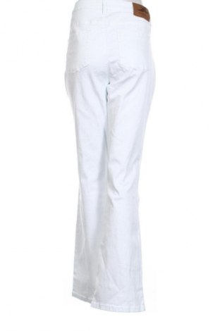 Дамски дънки Arizona, Размер XL, Цвят Бял, Цена 46,99 лв.