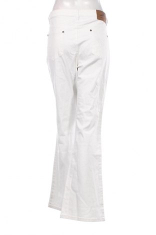 Дамски дънки Arizona, Размер XL, Цвят Бял, Цена 46,99 лв.