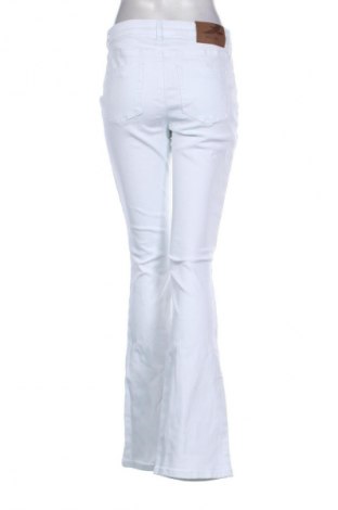 Дамски дънки Arizona, Размер M, Цвят Бял, Цена 37,99 лв.