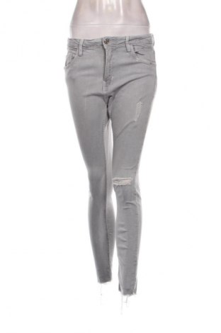 Blugi de femei Bershka, Mărime L, Culoare Gri, Preț 82,99 Lei
