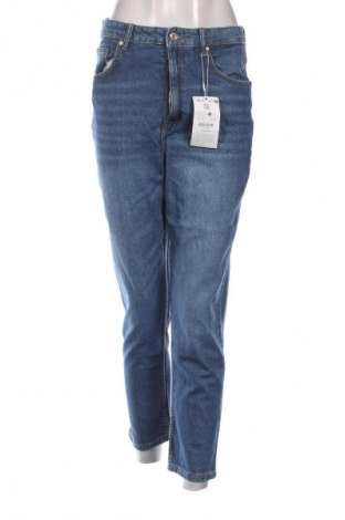 Γυναικείο Τζίν Bershka, Μέγεθος M, Χρώμα Μπλέ, Τιμή 23,53 €