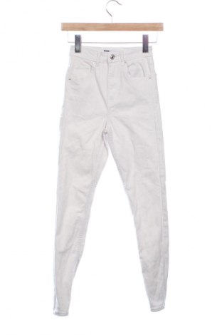 Dámske džínsy  Bershka, Veľkosť XXS, Farba Biela, Cena  14,83 €